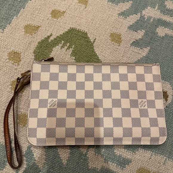 Authentic Louis Vuitton neverfull pouch wristlet - Picture 2 of 8
